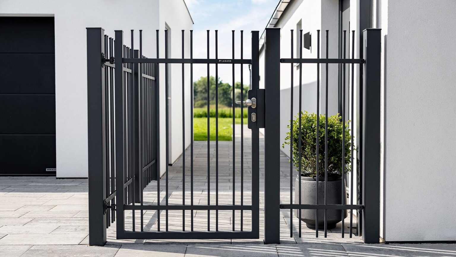 Vchodová kovaná branka LAMARK s motivem Pretoria