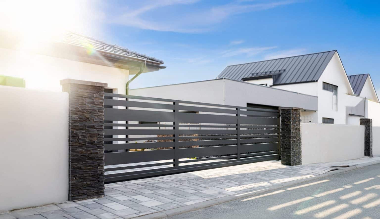 Hliníková vjezdová brána LAMARK s motivem Lobon