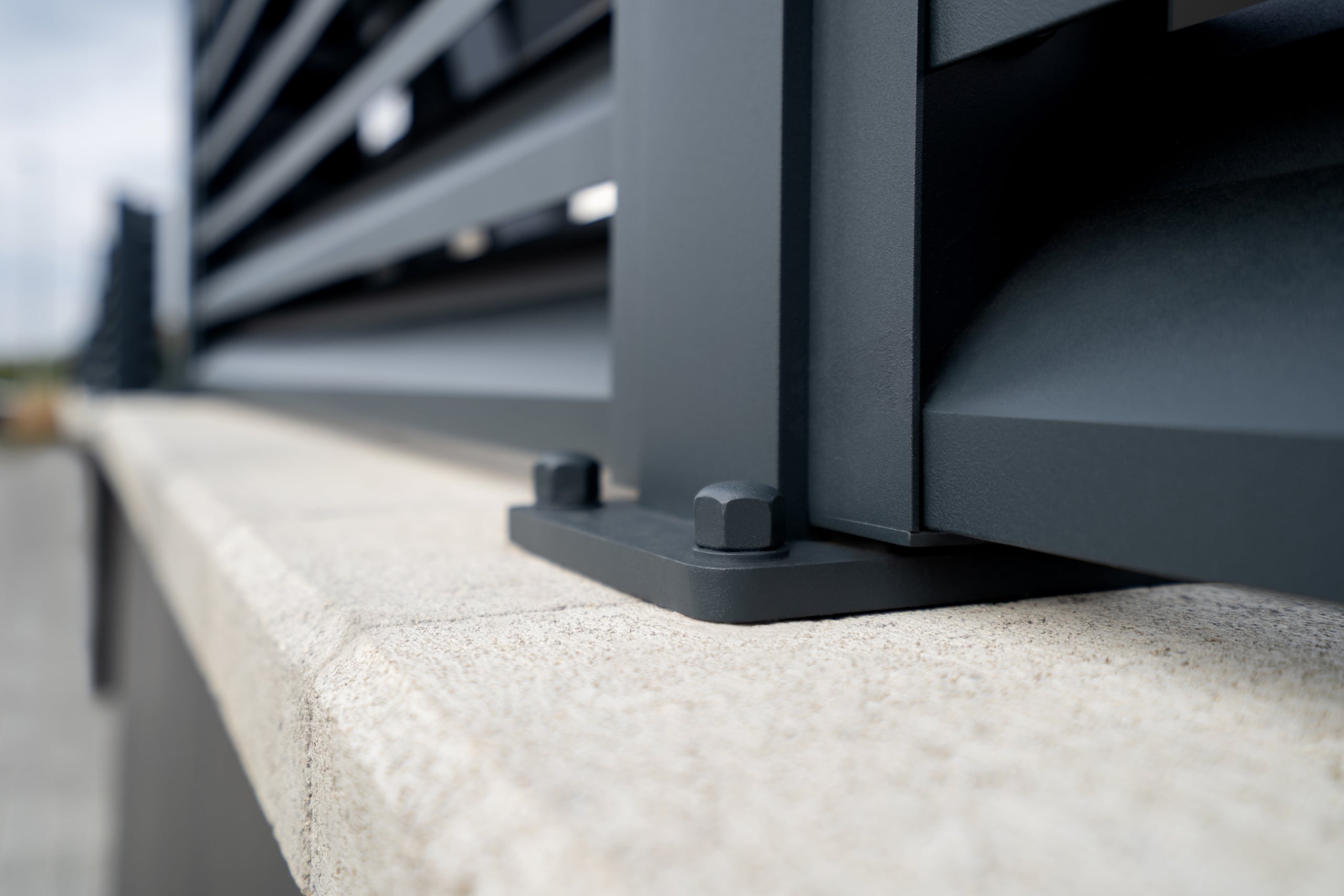 Detail ocelového sloupku LAMARK | Hliníkový plot LAMARK