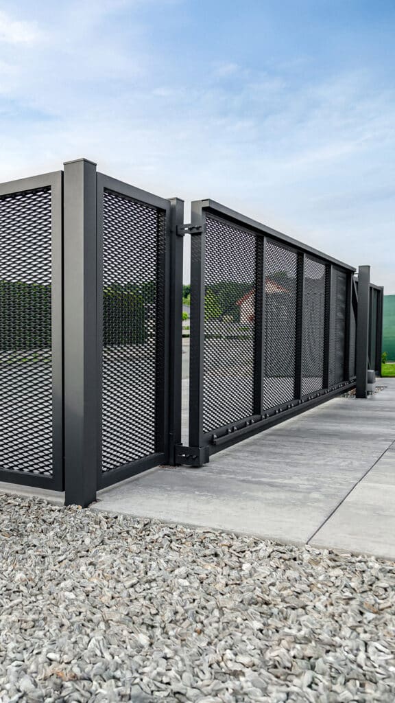 Moderní tahokov oplocení LAMARK