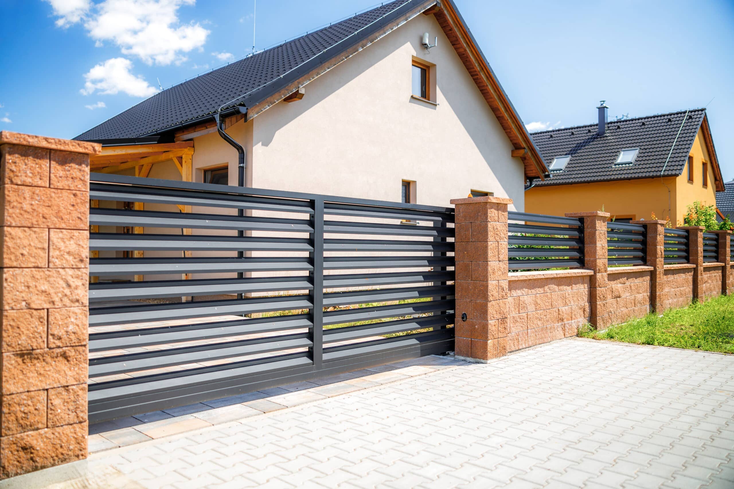 Hliníkový plot a vjezdové brány LAMARK