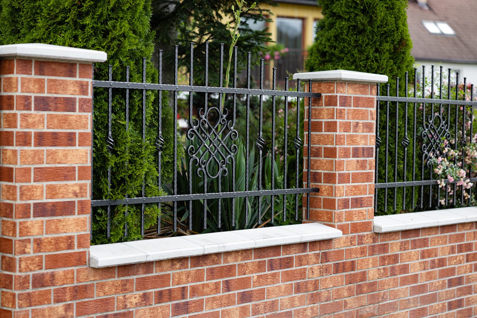 Kovaný plot LAMARK ve zděném sloupku, akční nabídka