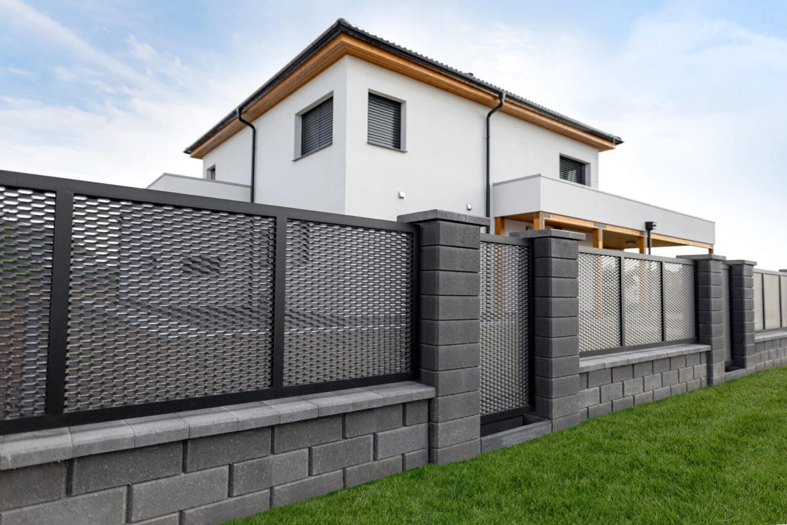 Plot a jednokřídlé branky LAMARK z tahokovu | Motiv Madeira | Černá kovářská barva | Zděné sloupky