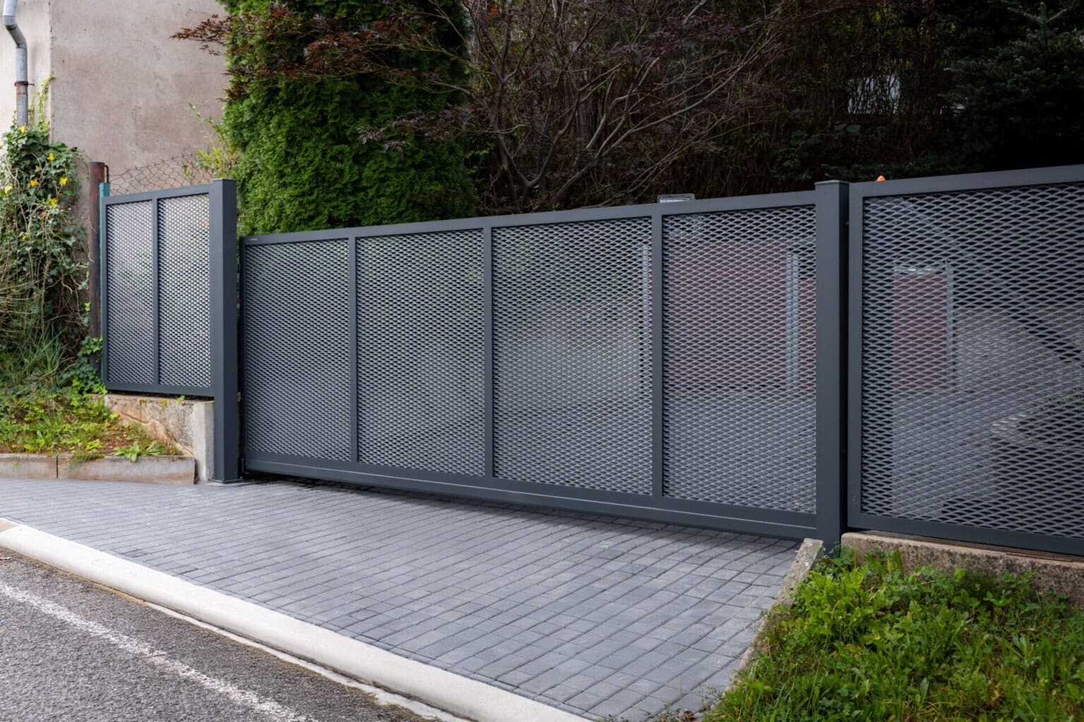 Samonosná posuvná brána LAMARK z tahokovu | Motiv Madeira