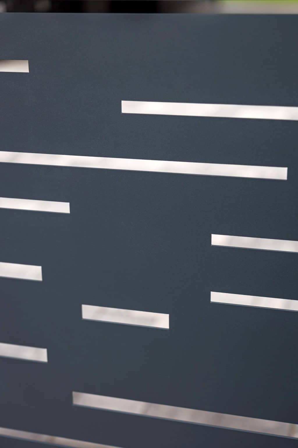 Detail motivu Batea | Deskový plot LAMARK | Šedá antracitová barva