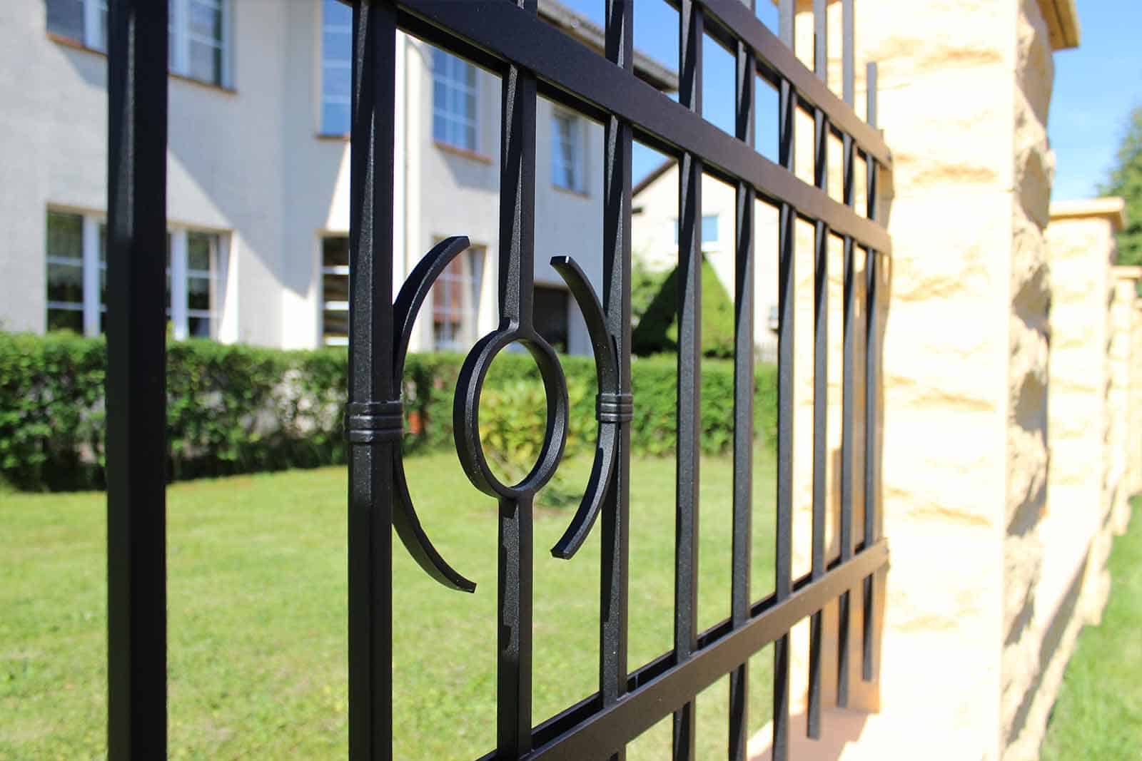 Detail dekoru Sendai | Kovaný plot LAMARK | Motiv Verona | Černá kovářská barva