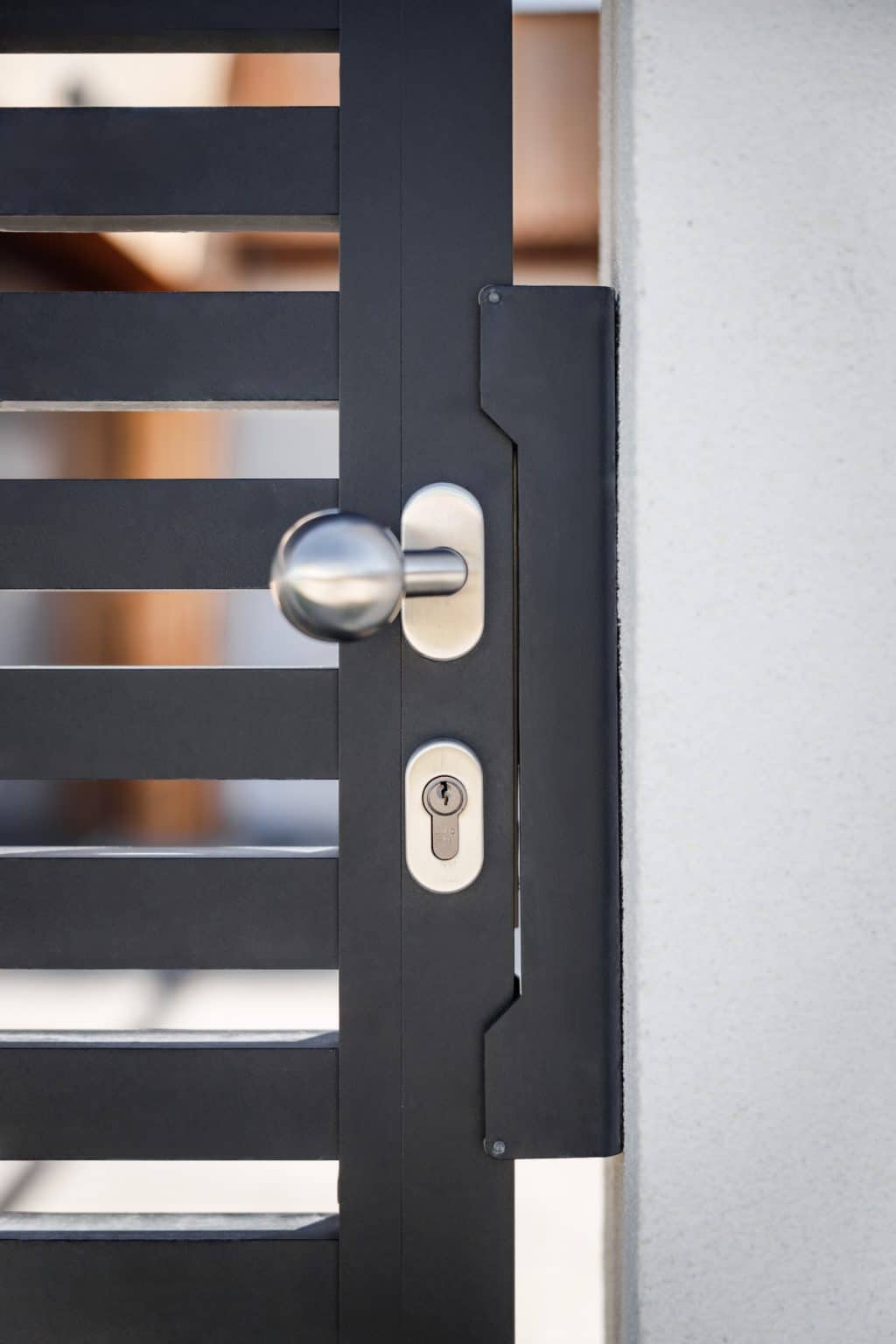 Detail kliky hliníkové branky LAMARK | Motiv Avila | Černá kovářská barva