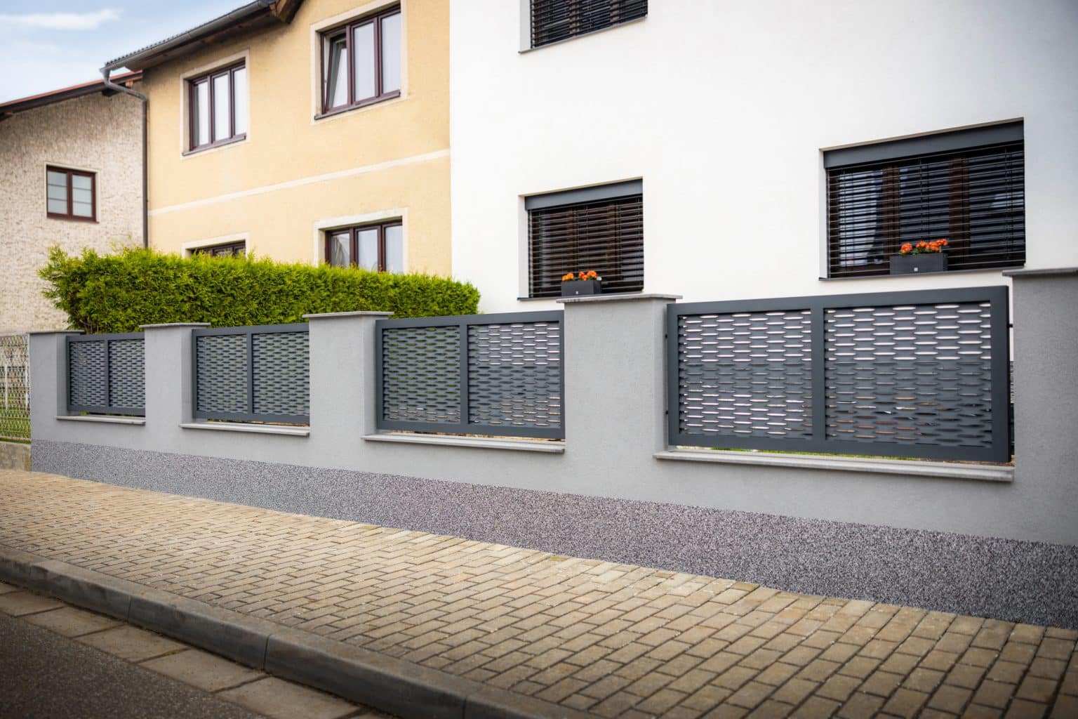 Tahokov plot LAMARK | Motiv Borneo | Šedá antracitová barva | Zděné sloupky