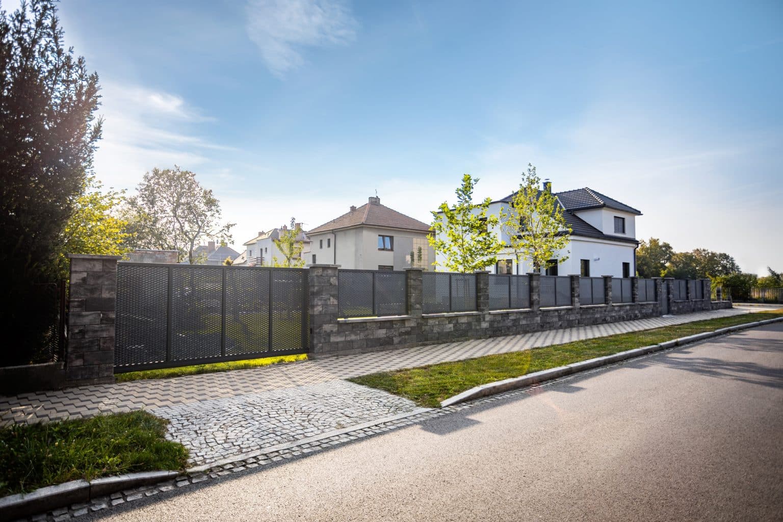 Tahokov plot LAMARK | Motiv Wallis | Šedá antracitová barva | Zděné sloupky