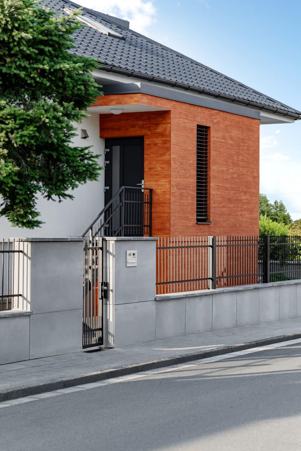 Kovaná jednokřídlá branka a kovaný plot LAMARK | Motiv Miami | Motiv Portoriko | Hladké provedení | Bez nýtů | Rovné zakončení | Šedá antracitová barva | Hliníkové sloupky LAMARK