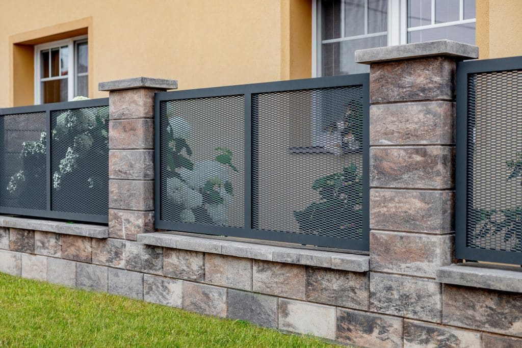 Tahokov plot LAMARK | Motiv Miami | Šedá antracitová barva | Zděné sloupky