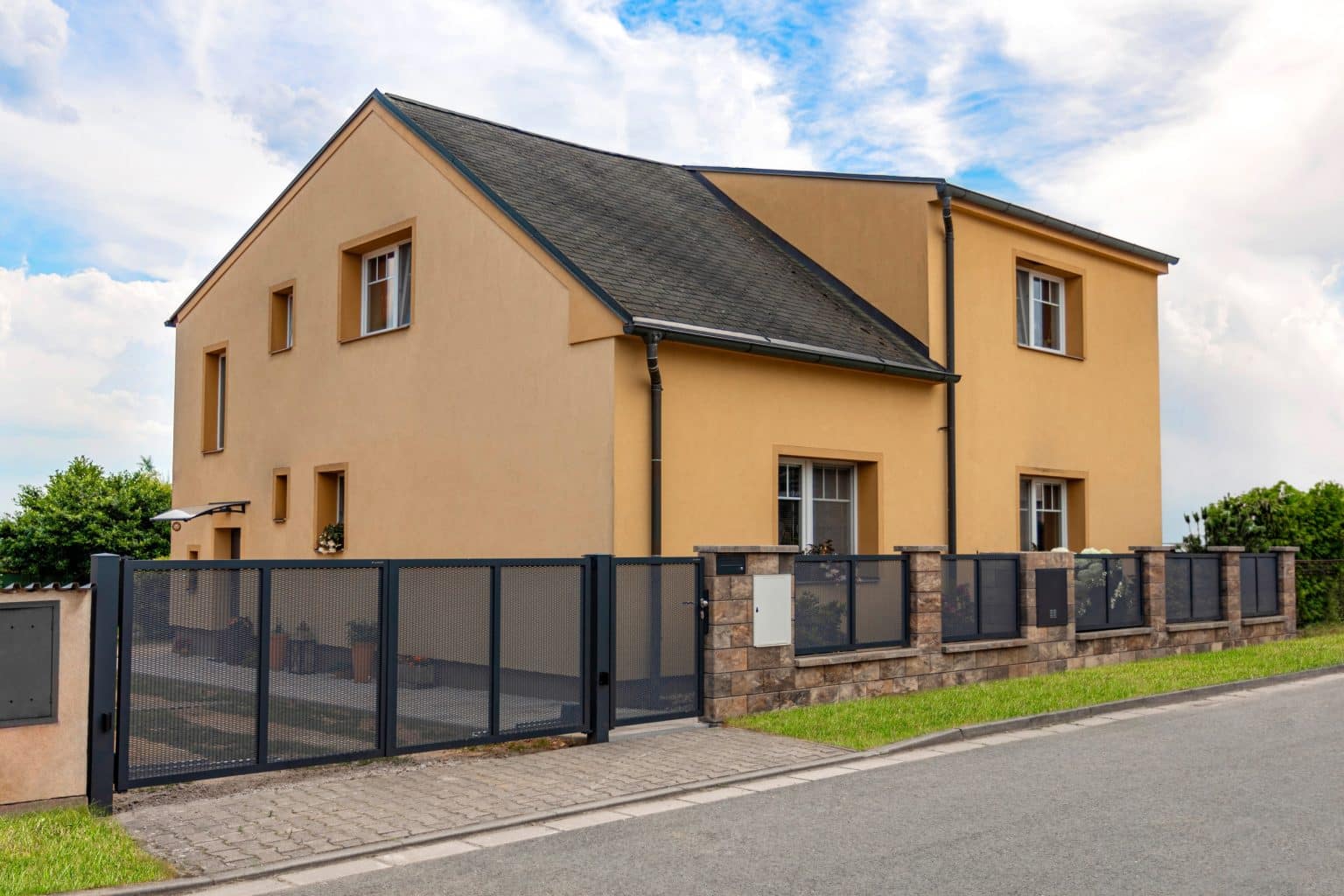 Tahokov plot LAMARK | Motiv Miami | Šedá antracitová barva | Zděné sloupky