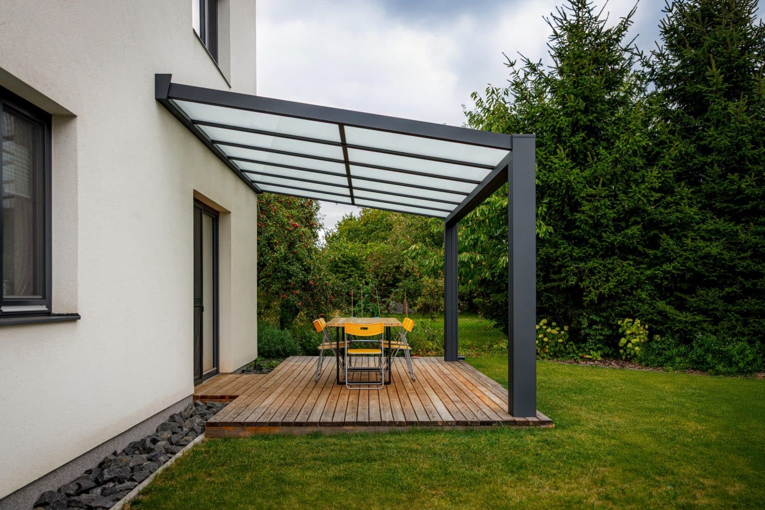 Pergola LAMARK se skleněnou střechou přisazená ke stěně | Šedá antracitová barva