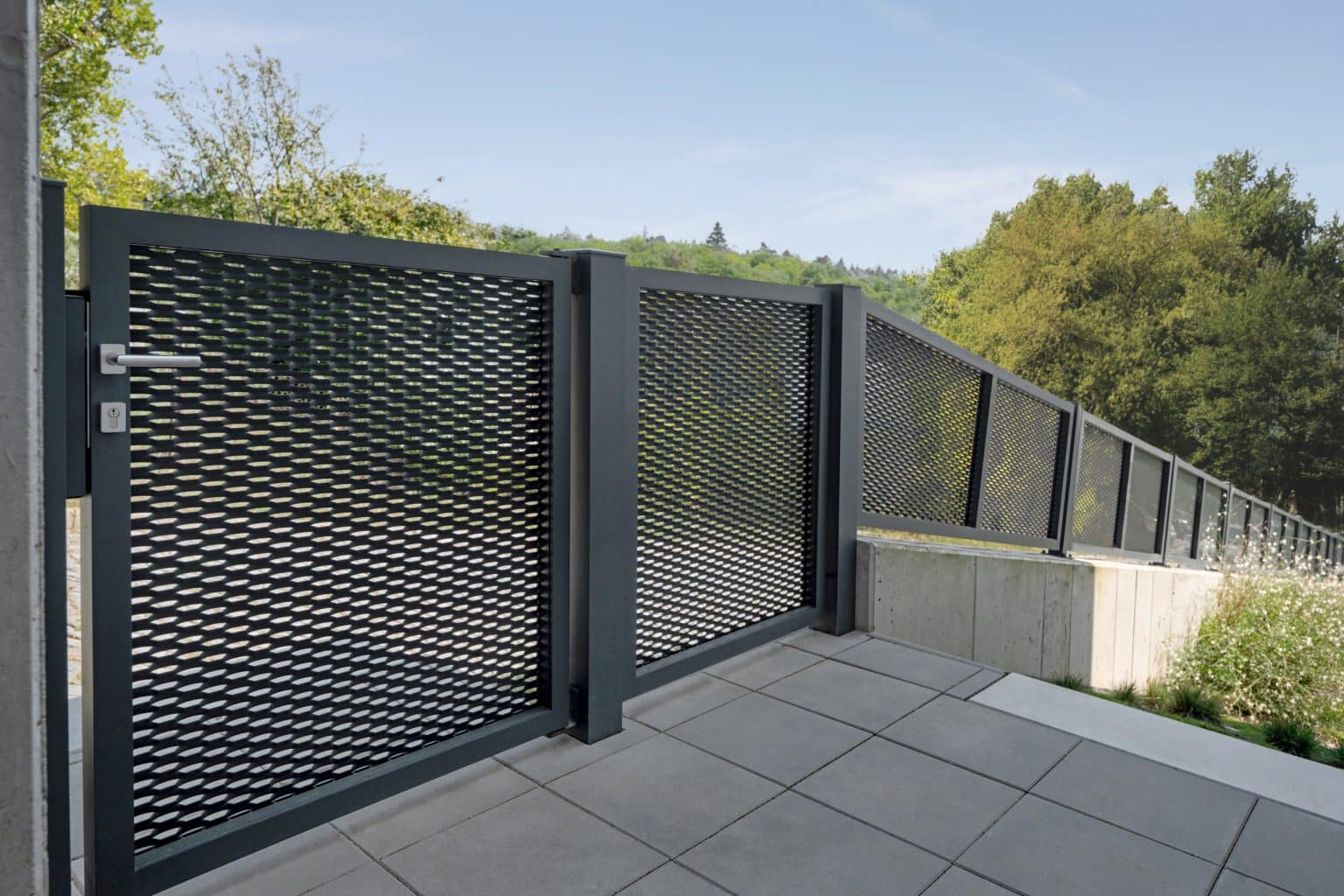 Tahokov plot LAMARK | Motiv Madeira | Šedá antracitová barva | Hliníkové sloupky