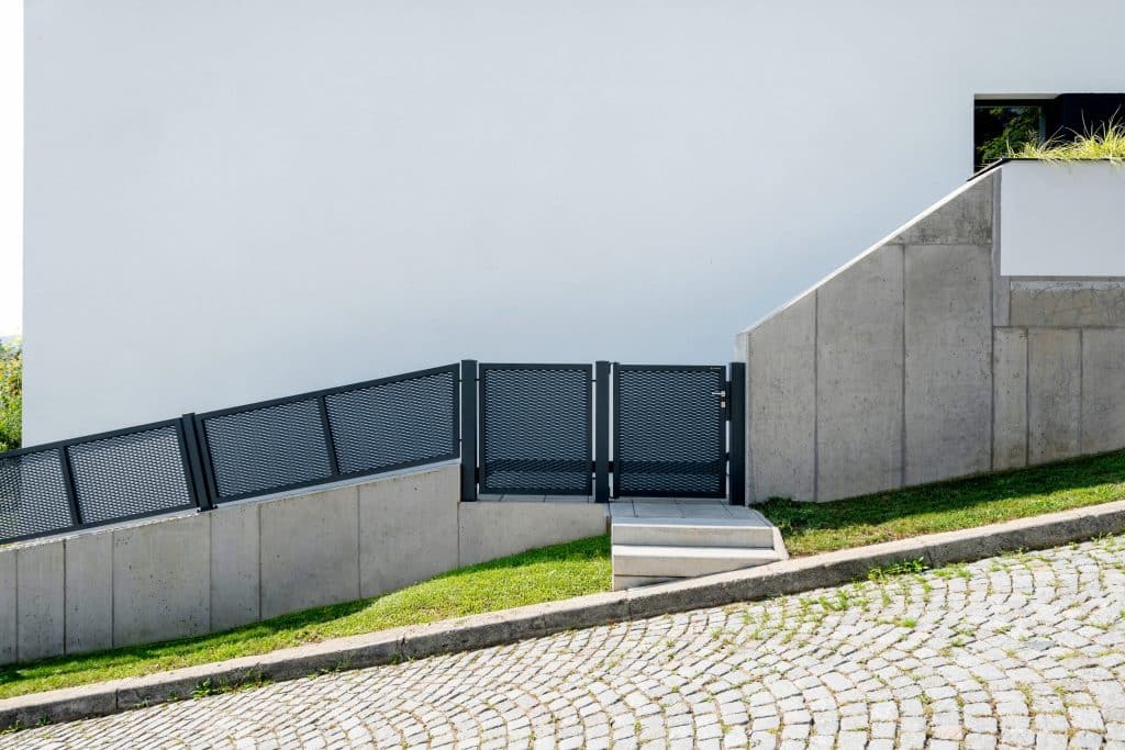 Tahokov plot LAMARK | Motiv Madeira | Šedá antracitová barva | Hliníkové sloupky