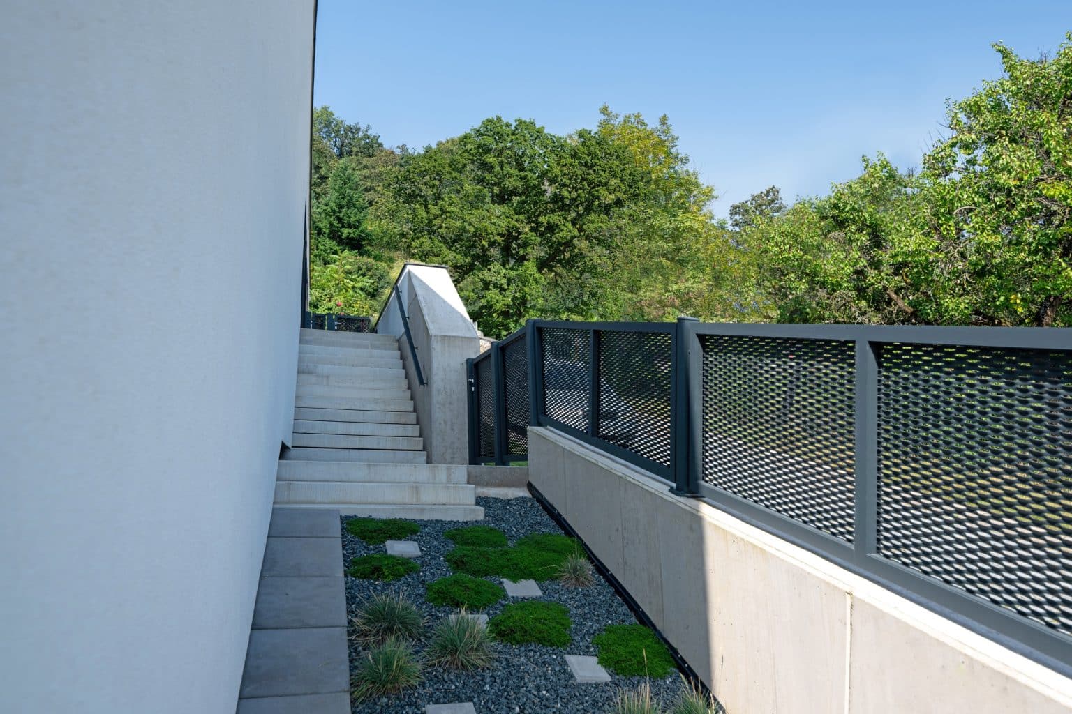 Tahokov plot LAMARK | Motiv Madeira | Šedá antracitová barva | Hliníkové sloupky