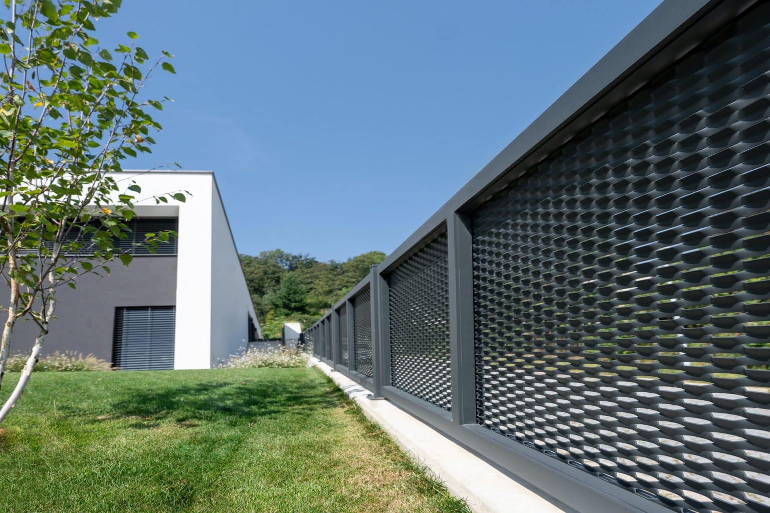 Tahokov plot LAMARK | Motiv Madeira | Šedá antracitová barva | Hliníkové sloupky