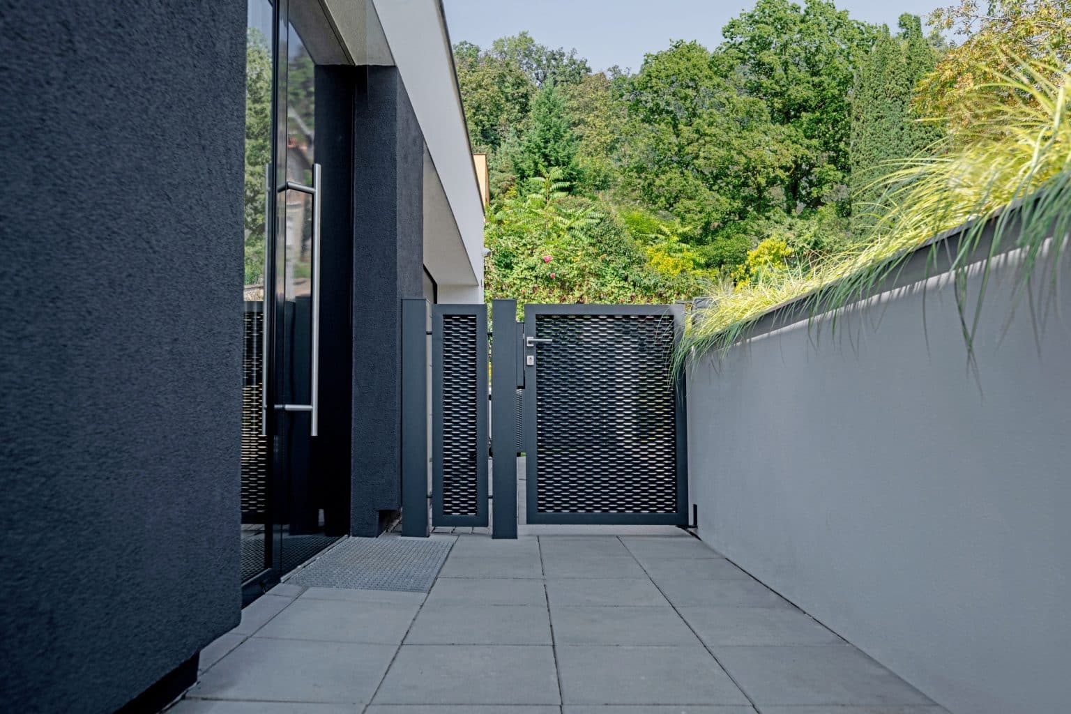 Tahokov jednokřídlá branka LAMARK | Motiv Madeira | Šedá antracitová barva | Hliníkové sloupky